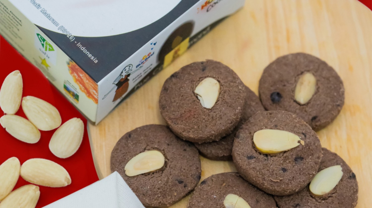 Nutsafir Cookies Coklat Almond