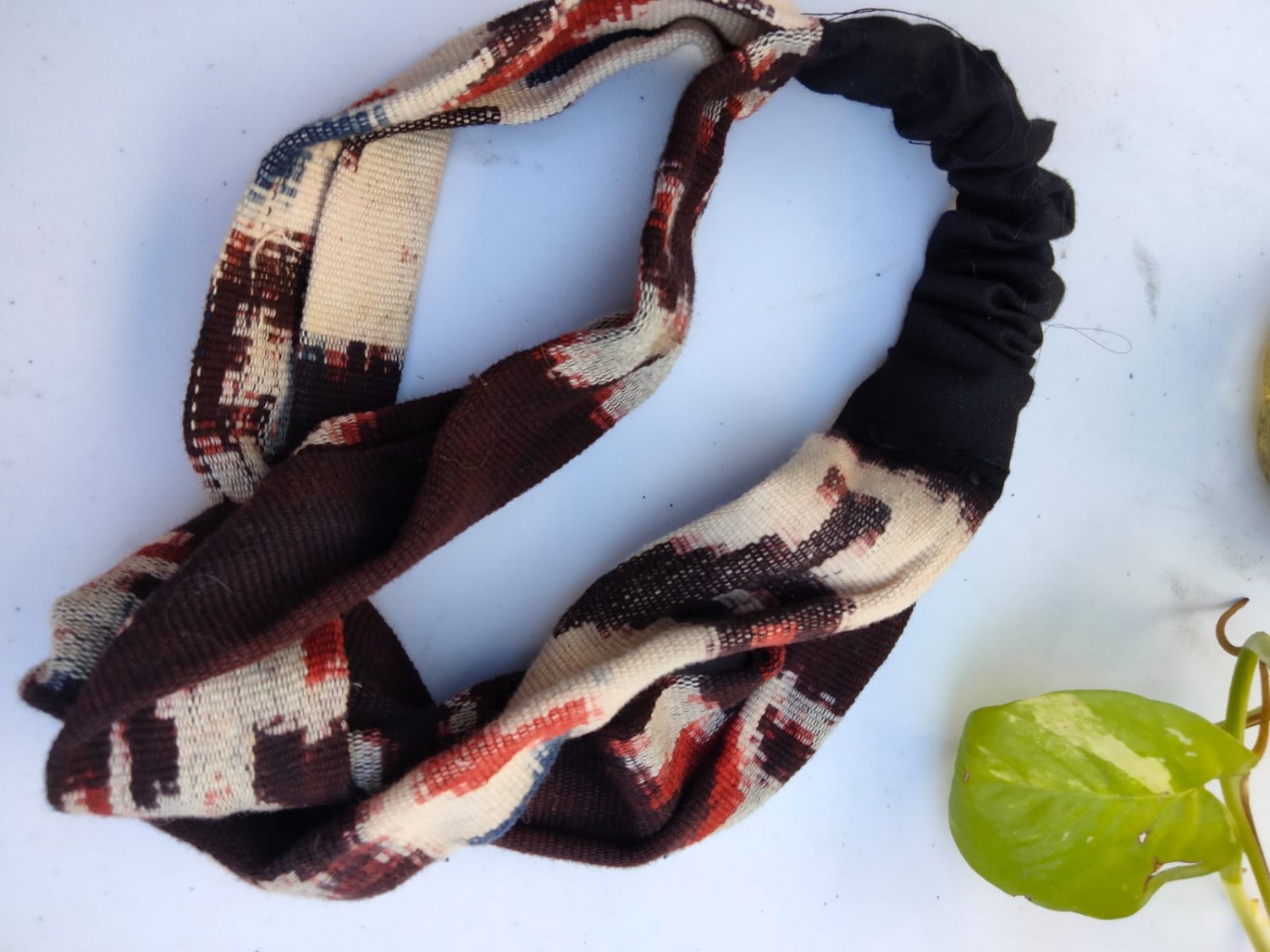 Bandana tenun Sumba  hitam merah