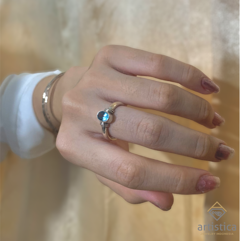 Cincin Permata Crystal Biru-Bisa Custom Ukuran dan Warna Permata