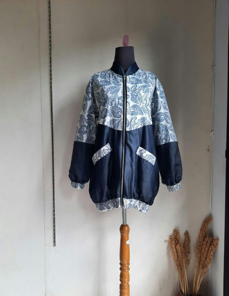 BOMBER DENIM BATIK CAP